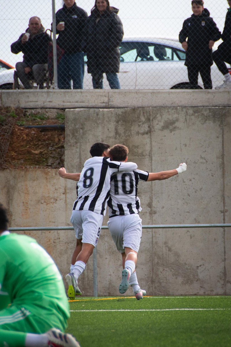 90’ ⏱ | Badajoz 2️⃣-1️⃣ Real Madrid

⚽️ ¡FINAL FINAAL FINAAAL, VICTORIAA DE NUESTRO JUVENIL DIVISIÓN DE HONOR FRENTE AL REAL MADRID! 🔝 ¡PARTIDAZO DE NUESTRO EQUIPO! 🤍🖤

#BadajozRealMadridDH #JuvenilDHCDBadajoz