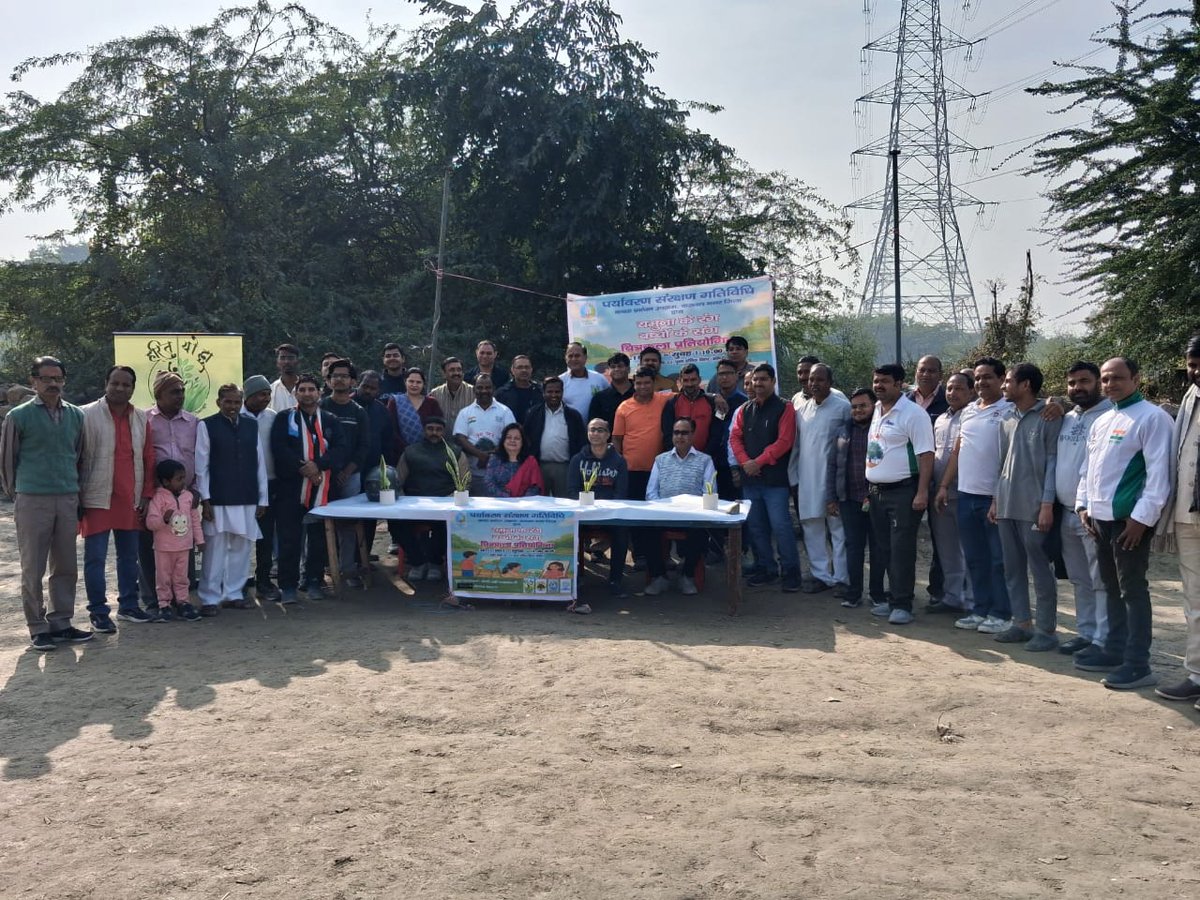 cleanganganmcg's tweet image. &quot;From awareness to action for a cleaner Yamuna&quot;

An Environment Awareness and Drawing Competition was also organized at 2.5 Pushta Ghat, led by Paryavaran Sanrakshan Gatividhi, Vriksh Mitra, Edutree, and other NGOs.

Principal RK Dua of Little Flower School and other guests…