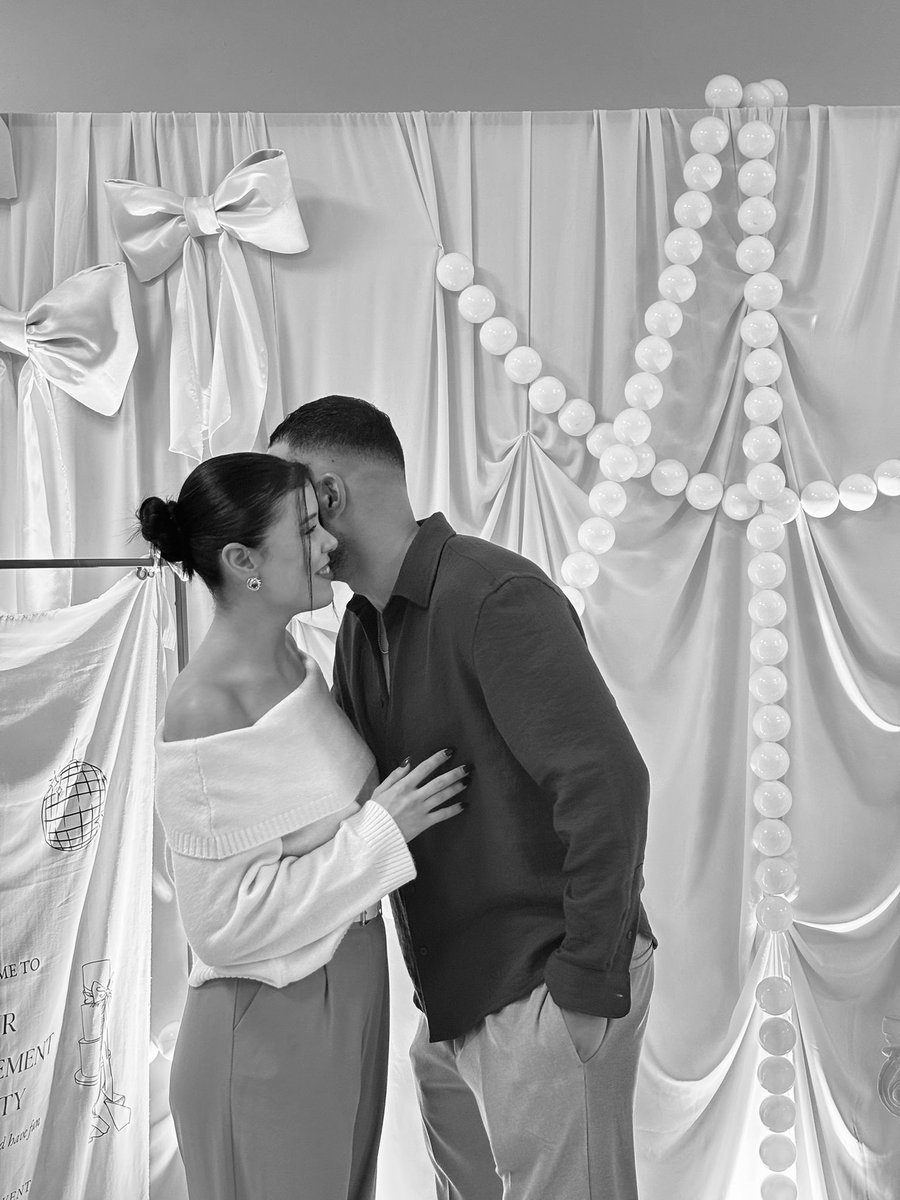 Vaktim yoktu aşka.
İçim gidiyor bu başka. 🖤