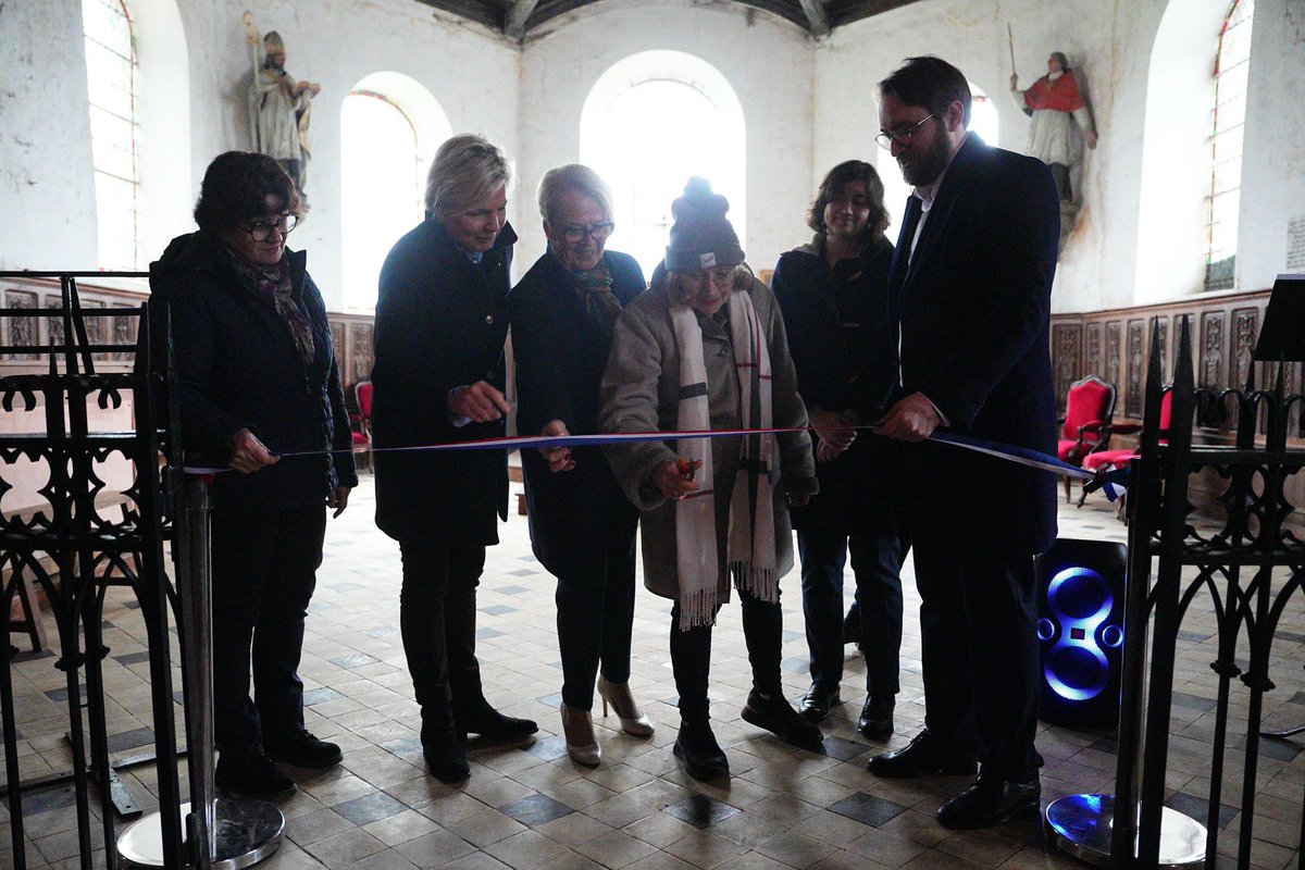 Prefet27's tweet image. #Patrimoine | Inauguration des travaux de #restauration de l’église de Saint-Martin, classée monument historique, à Bézu-la-Forêt par la directrice de cabinet du préfet aux côtés des élus .

L’Etat a financé le projet à hauteur de 500 000€ sur les 870 000€ du coût total.