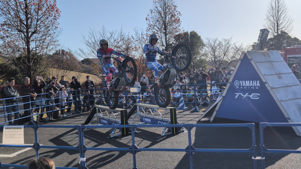 garagen_nims's tweet image. 今日は最後に二輪も楽しめた( ´艸`)
シリーズチャンピオン #黒山健一 @ken1kuroyama 選手
シリーズ2位 #氏川政哉 @ujikawa12171 選手
によ #電動トライアルバイク デモンストレーション
2人の掛け合いは楽しかった( ´艸`)
今から来年の開幕戦岡崎が楽しみです

@yamaha_bike 
 #トライアル