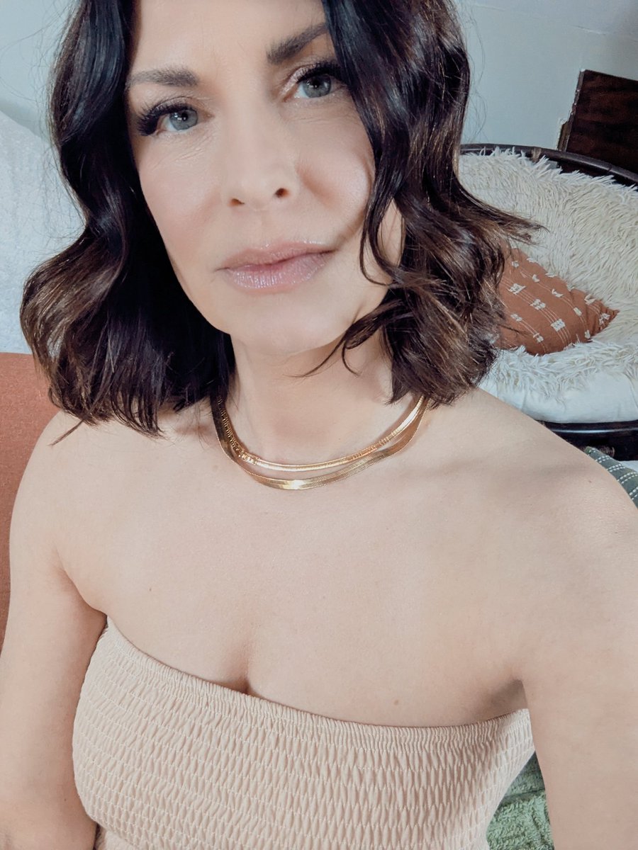 TheNikkiDial's tweet image. Take some time for yourself today. I&apos;ll be putting up my 🌲 (pic to come) #sundayvibes #SelfCare #pamperyourself