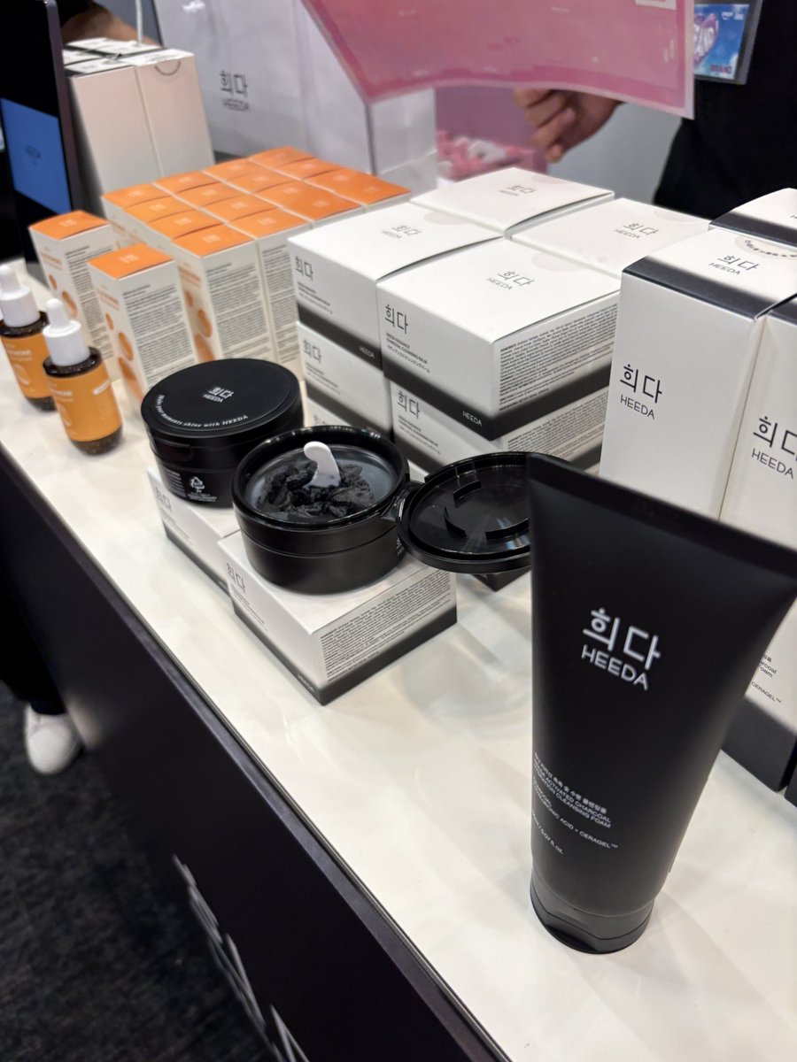 Jasmine_cosme25's tweet image. 遅くなってしまったけど
11月に行ったreverb🤍
中でもHEEDAは、Amazon USAランキングでも上位に入っていると言うクレンジングバームが気になりました🤍

イベントは終わってしまったけど、来年も開催予定みたいだよ〜🤍

#reverb #レバーブ #ポップアップ #ポップアップストア