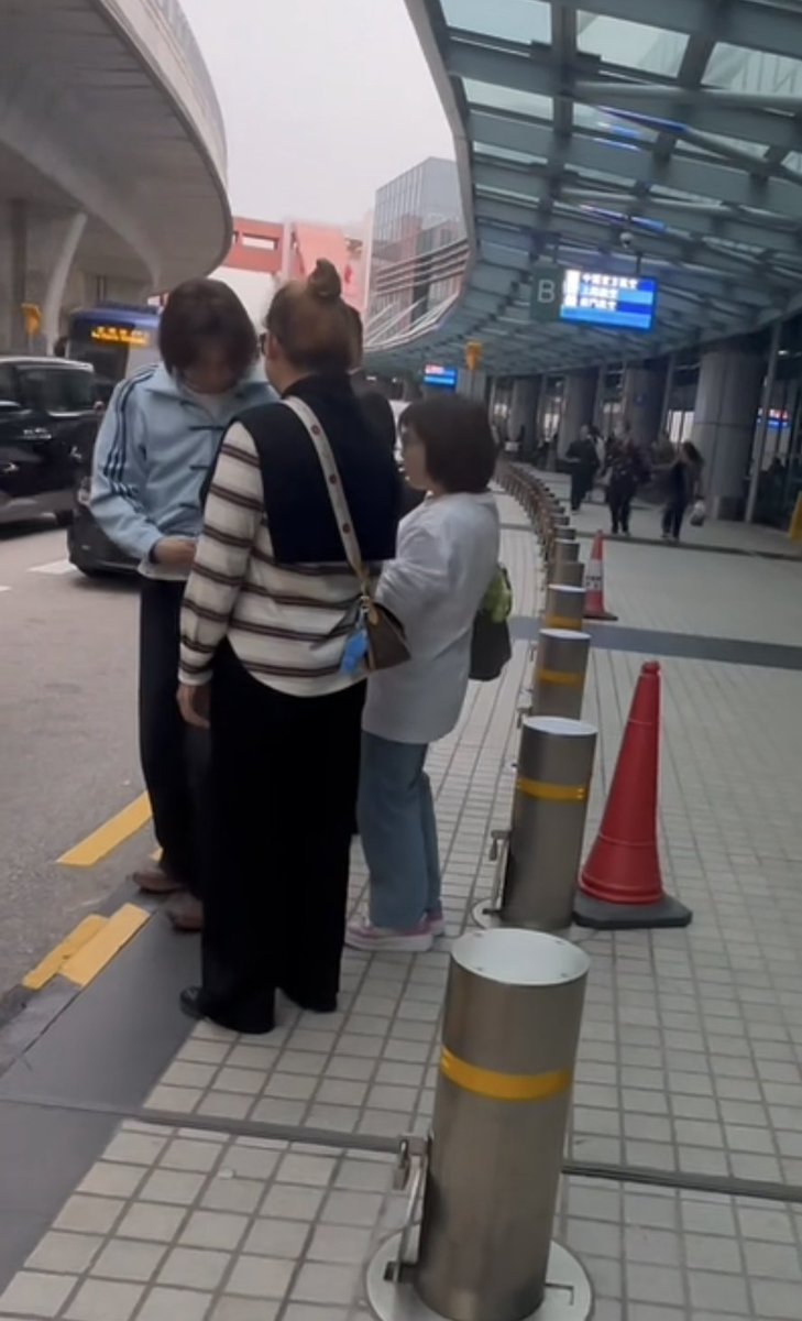 FenglikikiJane's tweet image. @PondSodabro @beoncloud_th Boc is a decent company in Thai.Can't u find an agency in CN? I cann't believe u rely on fans to organize FANCON. so its right for solo fans to choose not to attend the FANCON.After all, u rely on mileapo's CPF.But the main fans in CN is apocolleagues