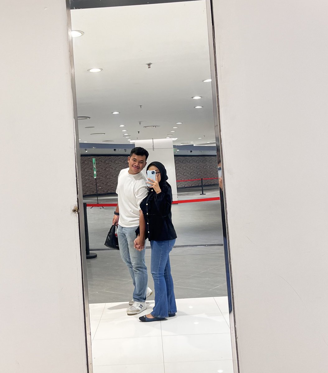 plettiert's tweet image. menemani pacarkuu mencari carii ina inu🙄