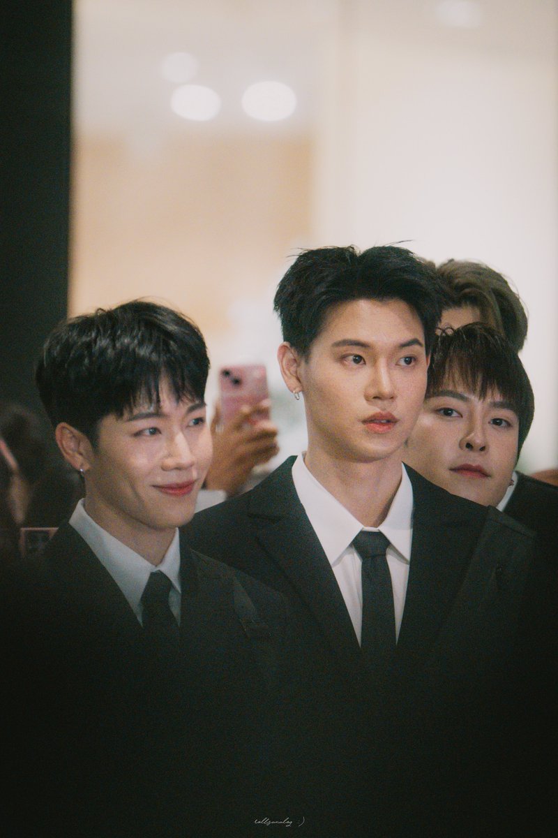 rollsanalog7's tweet image. 30.11.2025  สารวัตรเธียร์กับดาบมังกร 

PoliceInLove Praew SiamParagon 
#PraewMeetAndReadxที่รักสารวัตรเธียร์ 
#yinyin_anw ; @yinyin_anw
#warwanarat ; @warwanarat