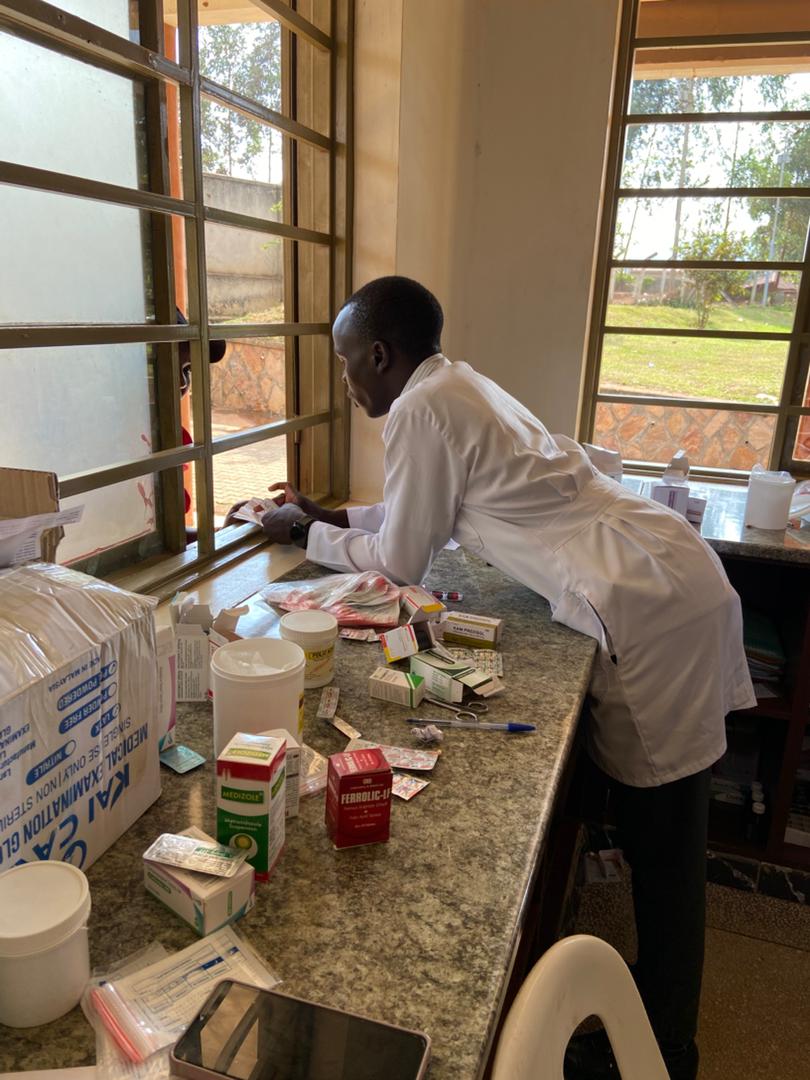 MUCSAMakCHS's tweet photo. Bringing healthcare closer, highlights of Mukono medical camp in partnership with @RotaryclubofKampala https://t.co/y6WNEa2xPc