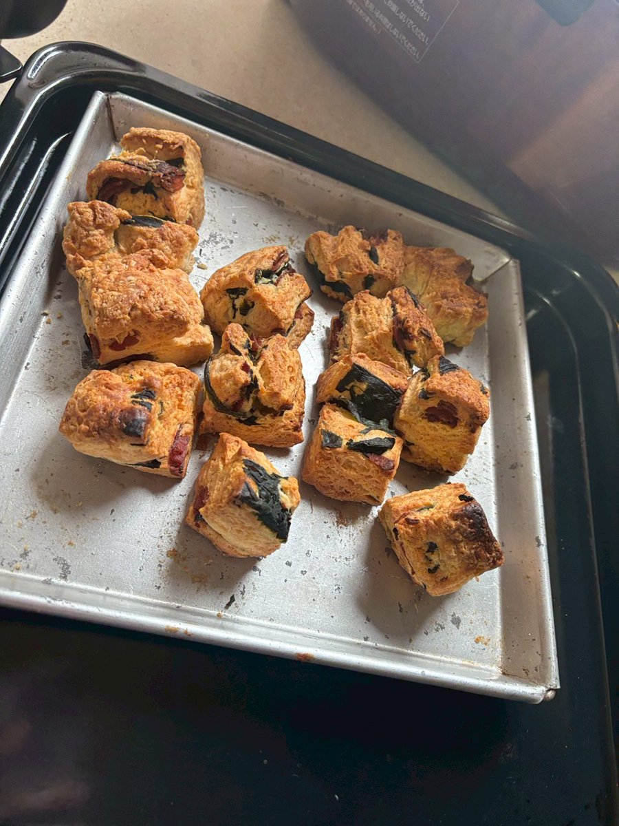 これは、ねこさんの焼きたてスコーンをこそーり食べてる兄上

( ﾟДﾟ)ｳﾏｰ

Photo:<a href="/ai_nyaa/">あいな</a>
#色の圧の強い審神者会議