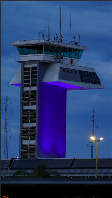 O que é? O que é? Um brilho rosa aparecendo no horizonte do Aeroporto de Brasília.
É a nossa Torre de Controle iluminada, passando para lembrar algo simples e essencial: cuide de você. 💗
Fotos: @spottercunha
