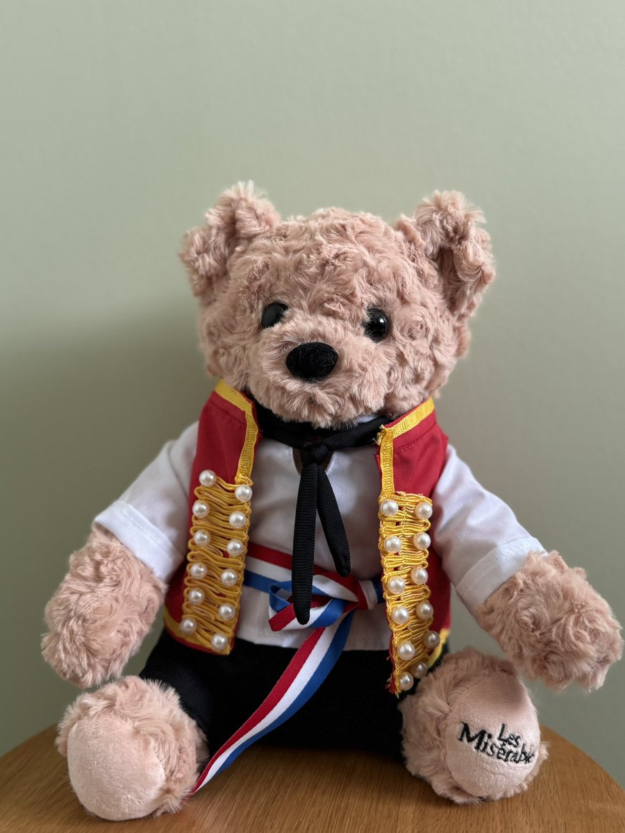 アンジョルラスもいるのよ… でもバルジャンはいないのよ……