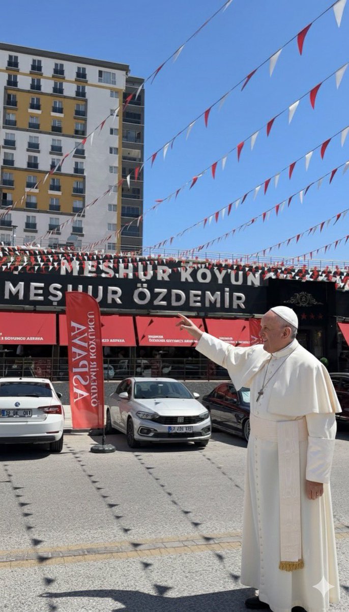 + Papa neden Türkiye’ye geldi?

-Çünkü o da gizliden gizliye bir Aspava müdavimi! 🍽😄