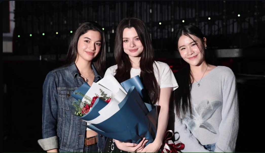 A BECKY COM SHELLYPUNDAO
ISSO NÃO É UM SONHO, ACONTECEU MESMO
OLHEM COMO ELAS SÃO 3 PITICAS, AMO TANTO VOCÊS, MEU DEUS EU TÔ CHORANDO
SÃO MINHAS MÃES 

BECKY BIRTHDAY CONCERT
#BNewEraBirthdayConcert
#Shellypundao