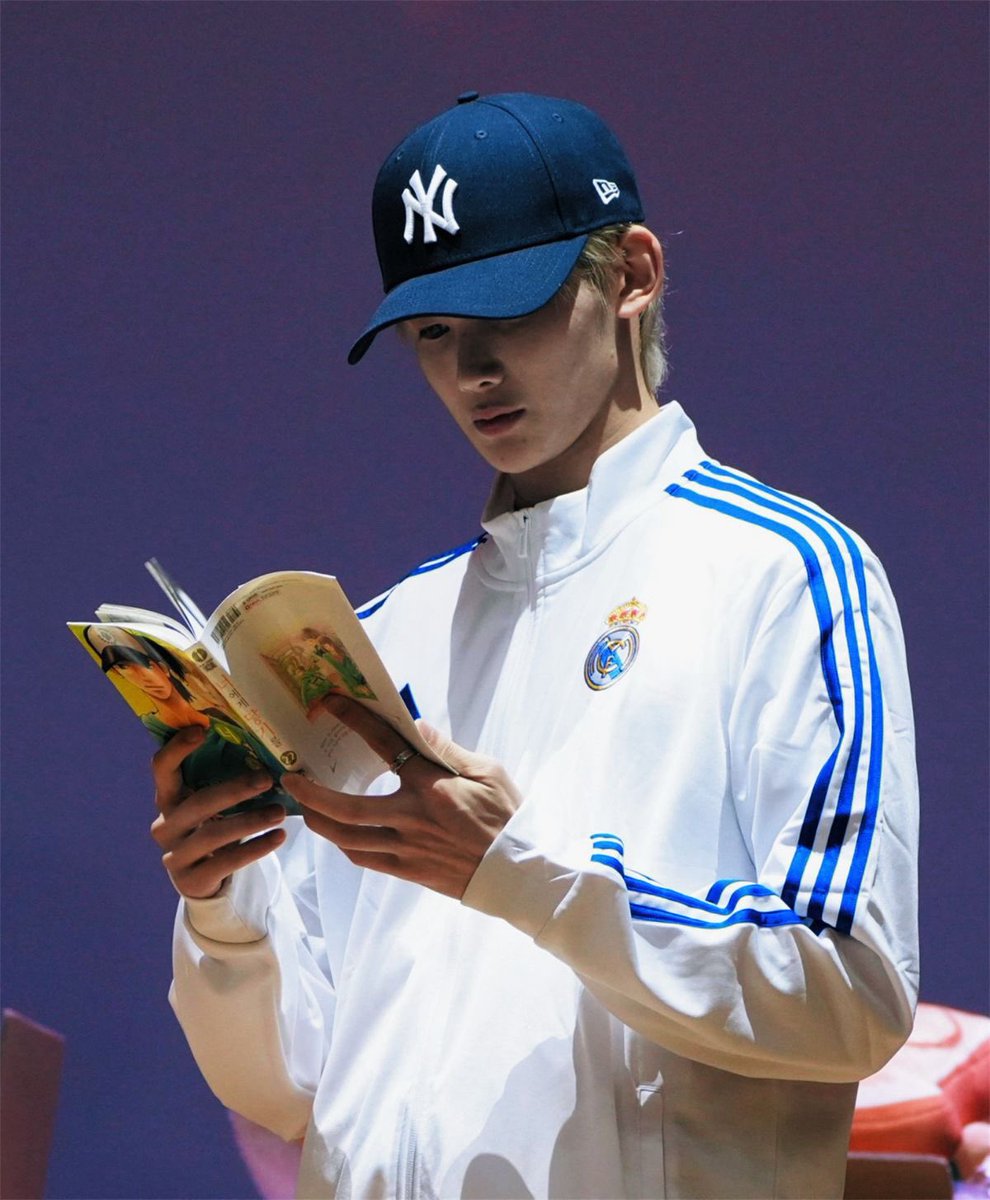 anonymousbread8's tweet image. this. this is doing things to me