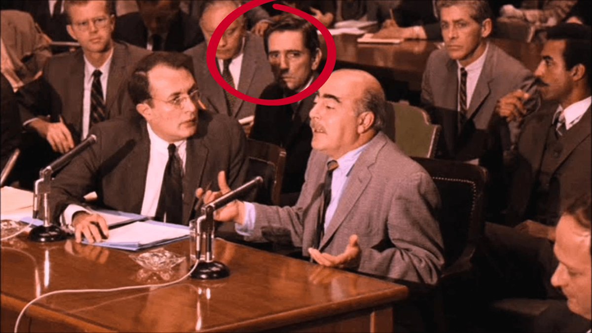 lornithogeek2's tweet image. C&apos;est drôle j&apos;ai revu le parrain 2 hier et je me suis rendu compte qu&apos;il était dedans