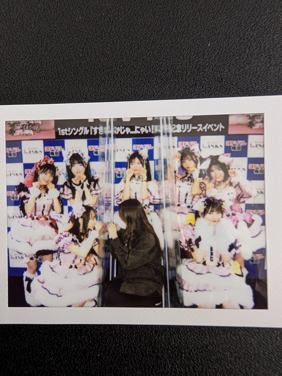 6番目で並べたから集合チェキ！ ❤️🧡推しなので、どちらか隣やったら