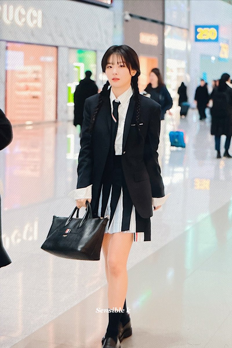 9TIMExD's tweet image. 🐻‍❄️🐻👜👔