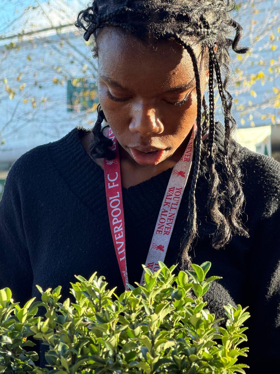 CharBenOnX's tweet photo. Spotted at the nearest Wetherspoons by West Ham stadium today. She didn’t want any tips. https://t.co/XS4WtBF2tn