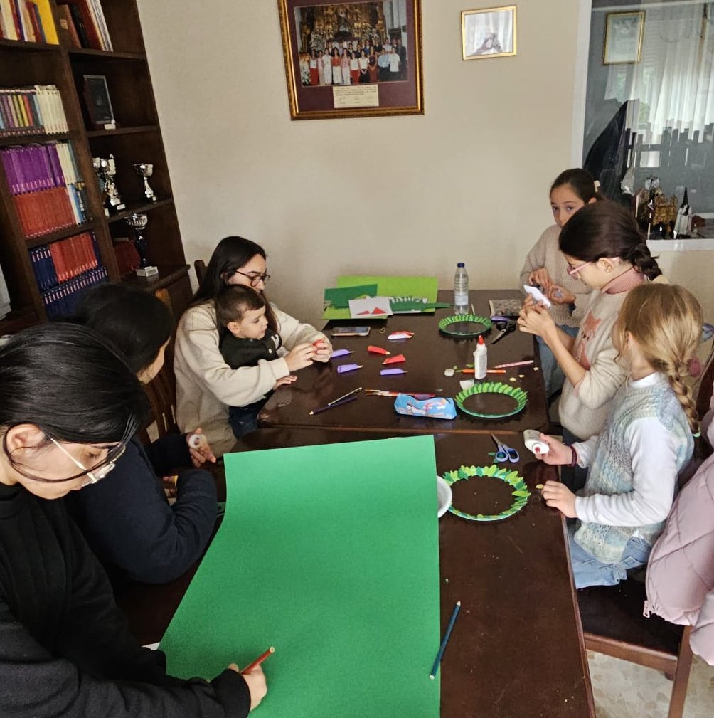 G.I. MARA| Hoy, algunos de los pequeños del G.I. MARA han dado inicio al Adviento en nuestro Taller de Manualidades Navideñas, compartiendo un precioso momento juntos.