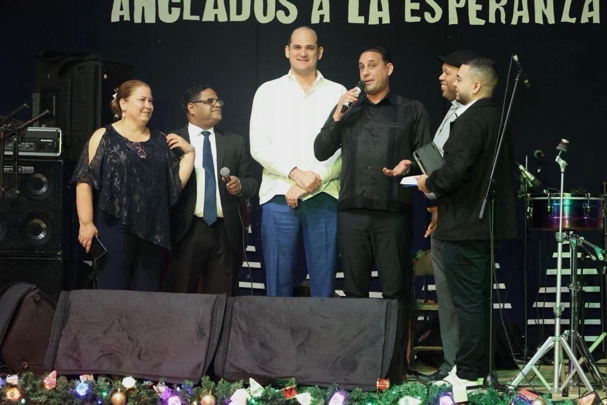 adolfoperezdl's tweet photo. Anoche junto a Luis Valdez, tuve el honor de acompañar al senador @RogelioGenao en la tradicional Cena de Solidaridad de los Salesianos de Jarabacoa, respaldando una causa tan noble como significativa. https://t.co/AGWndV8Pyl