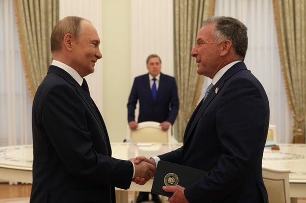 LondonLovesBiz's tweet photo. Witkoff accused of saying ‘what good was a handful’ of Tomahawks going to do for Ukraine #GrahamPhillips #SteveWitkoff #SlavaUkraine
#Russia .@olddog100ua
- https://t.co/YEE17ZKOaP... https://t.co/tbJQEAFo4p