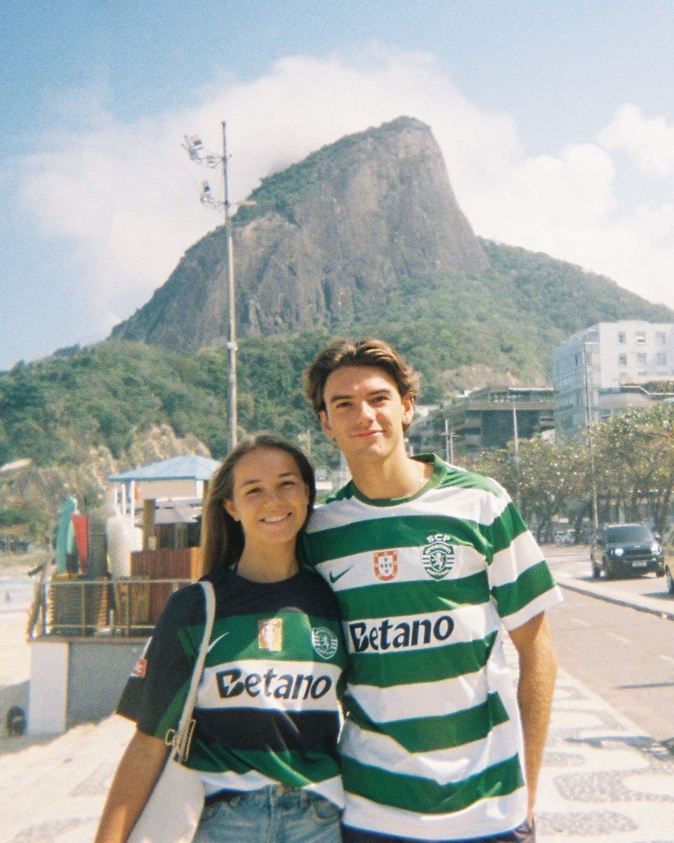 SportingCP's tweet photo. A #OndaVerde no apoio aos Leões em 𝗗𝗜𝗔 𝗗𝗘 𝗝𝗢𝗚𝗢 🏳️

📸 Luís M. / Guilherme M. https://t.co/aVPjDn5l62