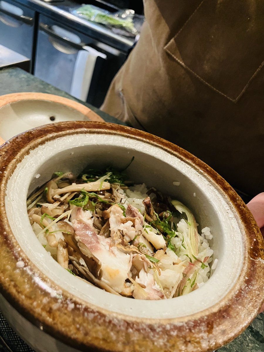 bistroomusubi's tweet photo. すっかりXの投稿をサボってしまいました...
目黒に移転し約1ヶ月が経過しました🎵
目黒店は天井が高く開放的な空間。
新メニューの土鍋ご飯もおすすめ‼️
12/22〜25はクリスマス限定コースもご用意しています🎄
ぜひ食事にいらしてください〜〜
https://t.co/tb8D2bq78B https://t.co/G7Azex5ryw