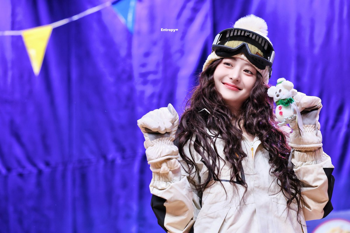 251130 귀엽당 🤏🏻

#르세라핌 #LE_SSERAFIM 
#허윤진 #HUHYUNJIN #ユンジン