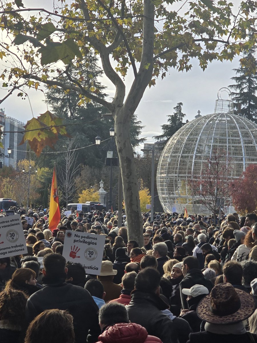 emaildesilvia's tweet photo. Madrid. Basta ya de sangrar a los autónomos. #autonomos30N #autonomos https://t.co/2ZE6lrMUeN