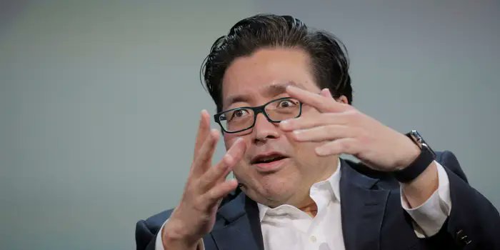 🚨Bureau : Tom Lee prevede un rally di Bitcoin a $100.000 e Ethereum tra $7.000-$9.000 entro gennaio