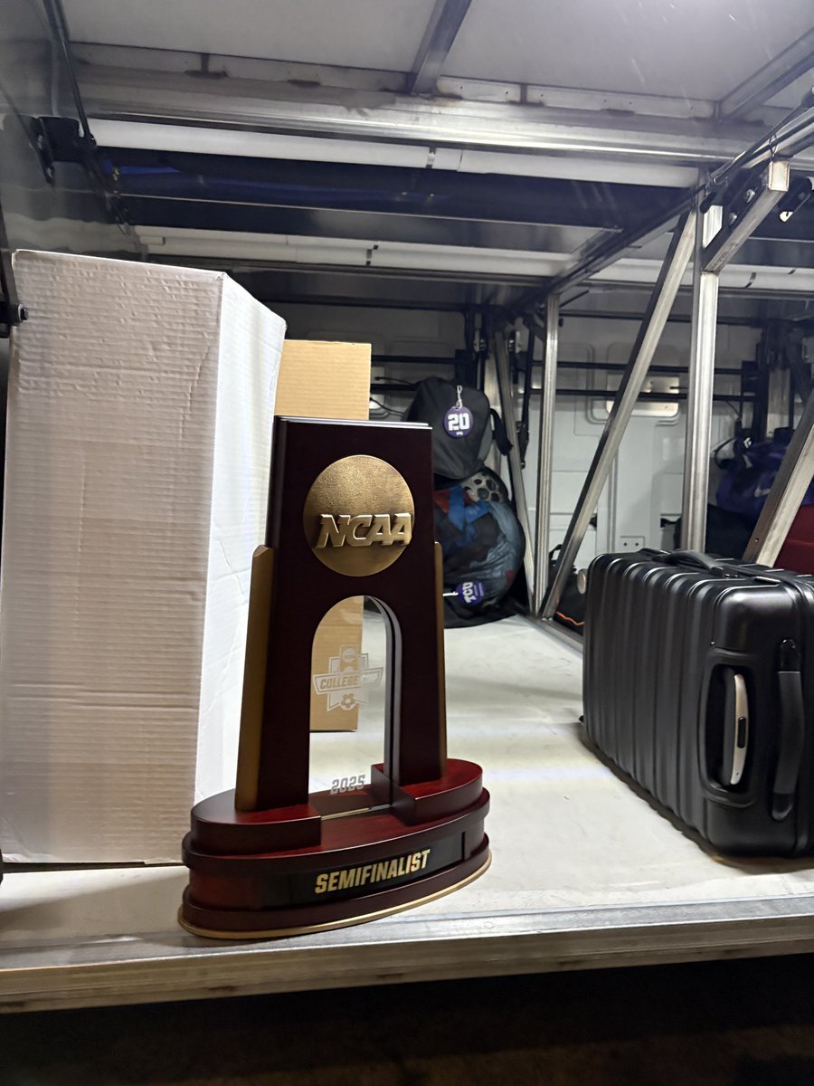 Bringing some special cargo home with us this morning 🏆 

#GoFrogs | #FIGHT