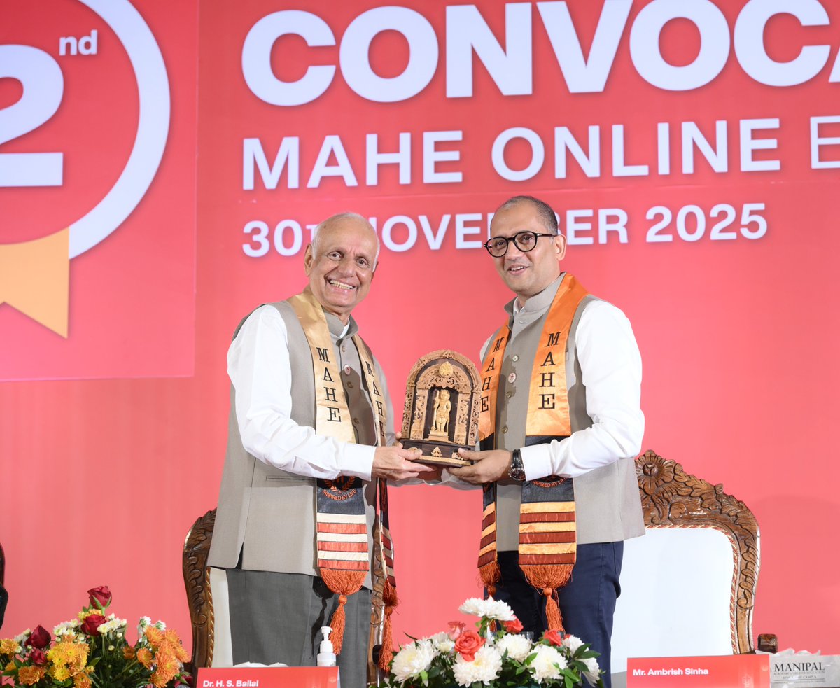MAHE_Manipal's tweet image. #MAHE concluded Day 2 of its 33rd Convocation today at the @mahe_bengaluru campus, which also marked the 2nd Convocation of MAHE Online Education. A total of 1,392 students were awarded degrees by the Directorate of Online Education, with 630 graduates receiving them in person.