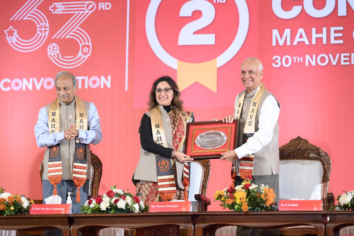 MAHE_Manipal's tweet image. #MAHE concluded Day 2 of its 33rd Convocation today at the @mahe_bengaluru campus, which also marked the 2nd Convocation of MAHE Online Education. A total of 1,392 students were awarded degrees by the Directorate of Online Education, with 630 graduates receiving them in person.