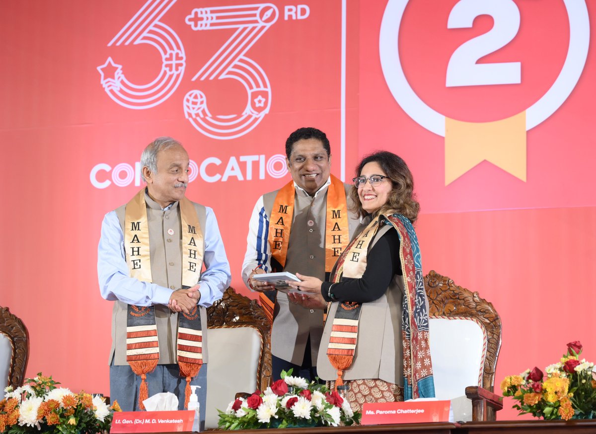 MAHE_Manipal's tweet image. #MAHE concluded Day 2 of its 33rd Convocation today at the @mahe_bengaluru campus, which also marked the 2nd Convocation of MAHE Online Education. A total of 1,392 students were awarded degrees by the Directorate of Online Education, with 630 graduates receiving them in person.