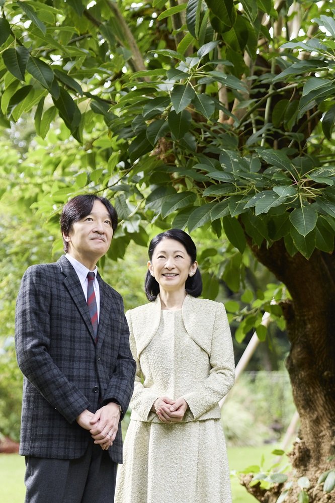 YukieKudo314's tweet photo. Welcome to The Club 60!!
#秋篠宮皇嗣殿下 #HappyBirthday !
#HIH #CrownPrince #Fumihito celebrates his 60th #Birthday on 30th of November 2025 ! 私も皇嗣殿下も1965年産まれで 巳年です。1965年には @thebeatles "Ticket To Ride " 🎶🎵が大ヒット。何たる奇遇!🩷 皇嗣殿下の愛車は ビートル!皇嗣殿下はギターも得意!!更に"She got a ticket to ride " という歌詞のBeatles Song など、紀子皇嗣妃殿下( #HIH #CrownPrincessKiko ) のご結婚を示唆するような歌詞であります!私は1990年代初頭に、あのAbbey Rd Studio のすぐ近くに住んでおり、毎日あの有名な交差点( Zebra Crossing ) を渡っておりました。いやはや黄色の幸せなハンカチーフ的な車、ビートルズ🇬🇧関係にても、私も同じ年に産まれた事を嬉しく感じる今日!文仁皇嗣殿下、誠におめでとうございます。常に日本国民や世界の公益に尽くされるお姿を映像や写真で拝見する度に、" Beatles が繋ぐ縁"にて、一度でも御尊顔を、お姿を実際に拝見したいという我が願いは秋篠宮御一家全員に対して益々深まる昨今です!