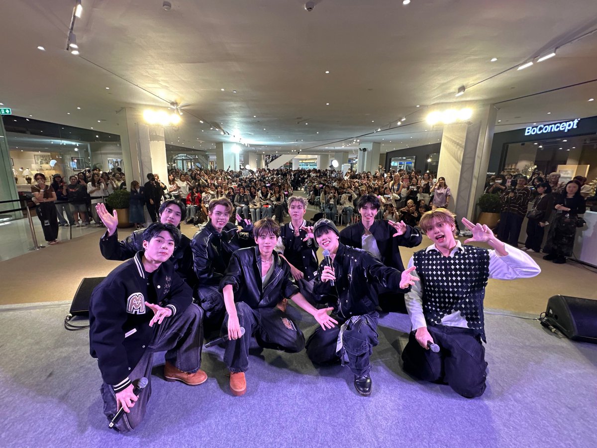 LE7EL_Official's tweet image. ขอบคุณงาน “SIAM PARAGON X PRAEW : A Journey of Extraordinary Dreams” ที่ชวนพวกเรามาร่วมงานเฉลิมฉลองครบรอบ 20 ปีในครั้งนี้ด้วยนะค้าบ ขอบคุณทุกคนที่มาอัปเลเวลไปด้วยกันอีกครั้ง ที่สำคัญเดินทางกลับบ้านปลอดภัยนะค้าบ🖤🆙

#LE7EL 
#Praewmag 
#PraewXSiamParagon…