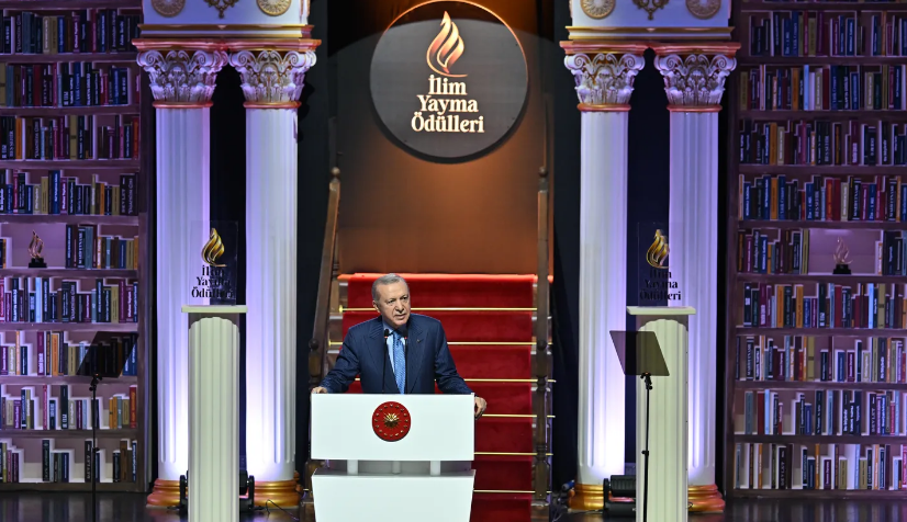 Attaullahkhogya's tweet image. اردوغان: اسرائیل پر جعلي پلمو د غزې اوربند ماتوي!
هغه پر نړیوالو رسنیو هم نیوکه وکړه چې په غزه کې له ۲۷۰ ډېر خبریالان وژل شوي خو دوی غلي پاتې دي.

#Erdogan #GazaCeasefire #IsraelViolations #PalestineSolidarity #FreePalestine #TurkeySupportsPalestine