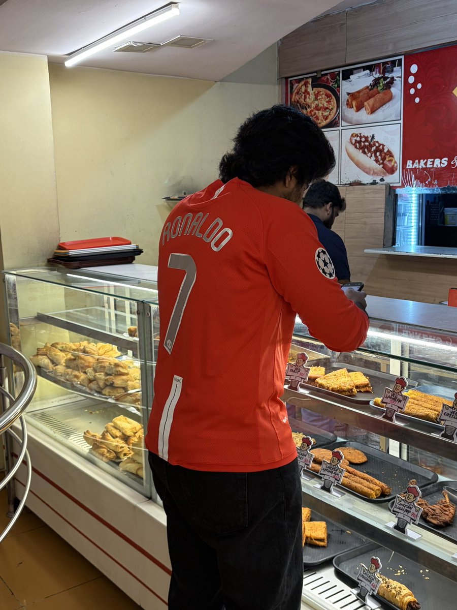 Bumped into <a href="/aadxtya/">Aaditya Devanapalli</a> at my favourite King &amp; Cardinal bakery in Himayatnagar