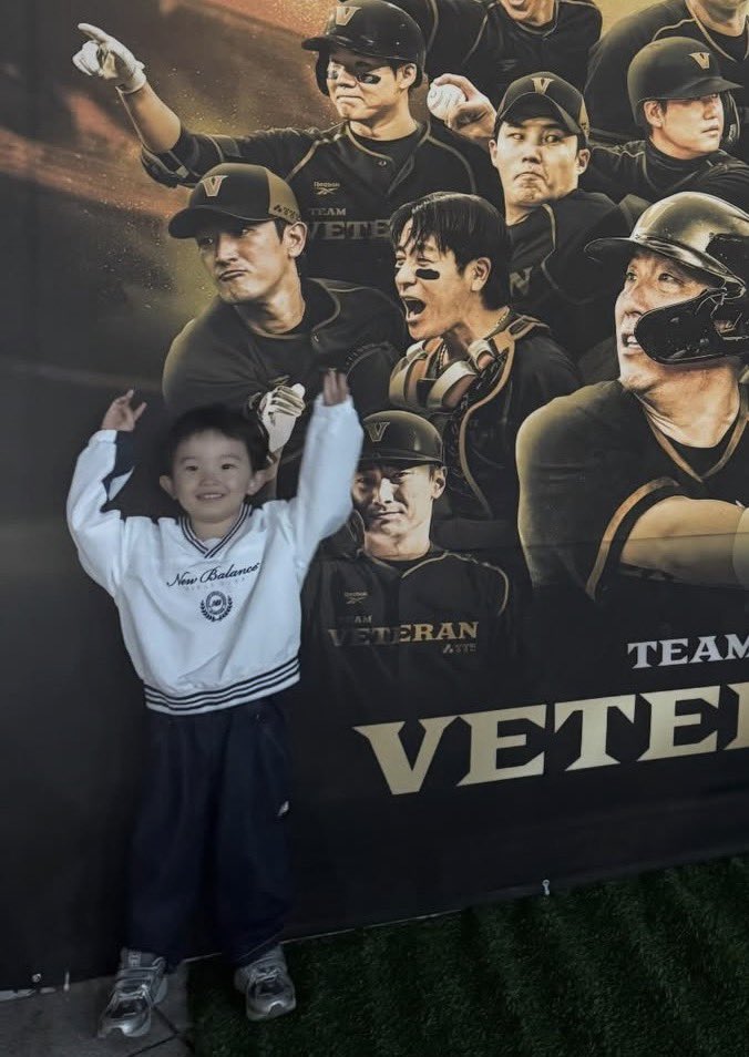 aube__wiz's tweet image. 아빠 밑에 차미니 💕💕😍😍