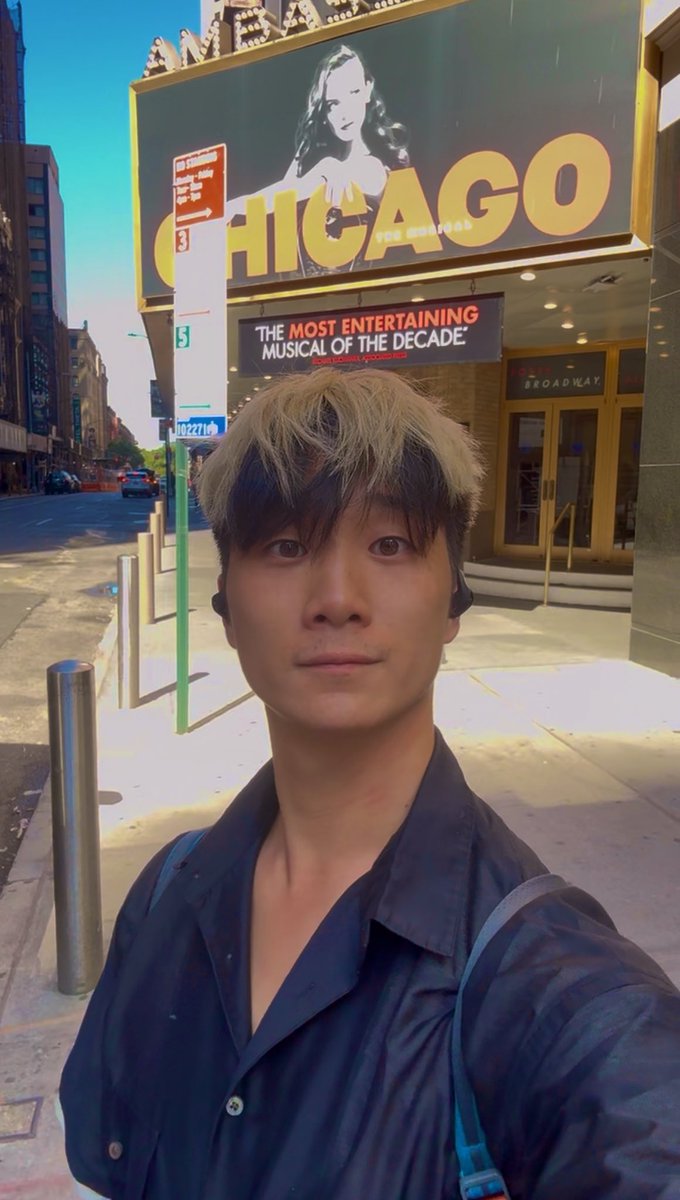 人は大きな苦労をすると急激に老ける。

炎上した芸能人が再び世間に顔を出した時、そうであることが多いように。

苦労以上に愛や生きがいを感じていると、それは年の功として魅力的になる。

誰よりも寝ずに動いているのに、次々と新しいことに挑戦する人がそうなように。

僕はどっちだろうか。