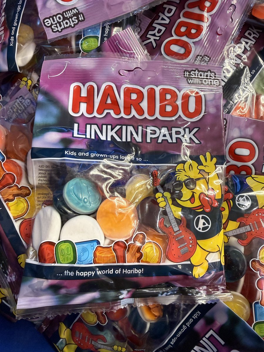 Overworld666's tweet photo. @linkinpark Here we go. Greetz from #Bonn 😍 https://t.co/KTaqccOxkQ