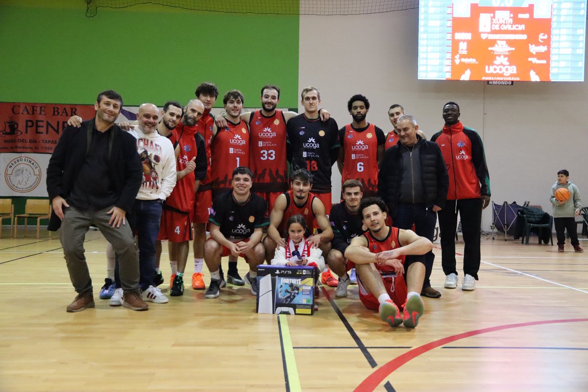 Onte desfrutamos o #PartidazoUcoga co sorteo dunha PS5 doada polo noso patrocinador principal, <a href="/UCOGA_seguros/">UCOGA</a> 🏀💚

A gañadora foi unha das nosas máis fieis seguidoras, Alexia Janeiro Albor; que así de contenta recibiu o premio! 🎮🥰