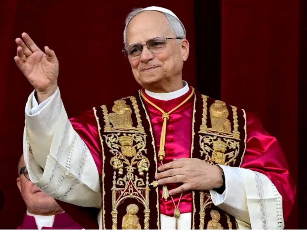 أهلًا وسهلًا بقداسة البابا لاوون الرابع عشر في ربوع وطن الأرز والقداسة..
 لبنان الذي تحبّ يتطلّع أبناؤه إلى أن تحمل زيارتك المباركة إليهم الاستقرار والبناء..