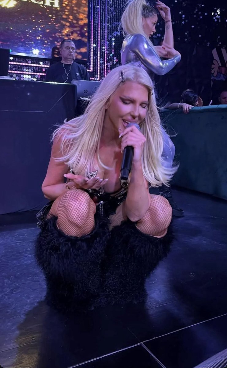 megastarkarly's tweet photo. Najvoljenija.🩷 https://t.co/GQOsSnQ8BG
