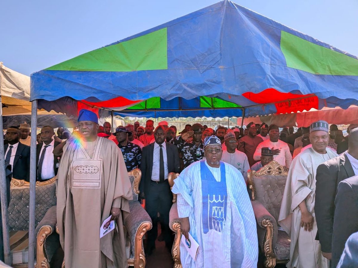 ArewaTwiter's tweet photo. Governor Uba Sani @ubasanius is currently serving as the Special Guest of Honour at the Alhaji Ibrahim Masari’s Foundation Cash Empowerment Programme in Masari, Katsina State.

The Governor is participating alongside the APC National Chairman and other governors to support Alhaji Ibrahim Masari, the Senior Special Assistant to the President on Political and Other Matters, in this impactful grassroots initiative.