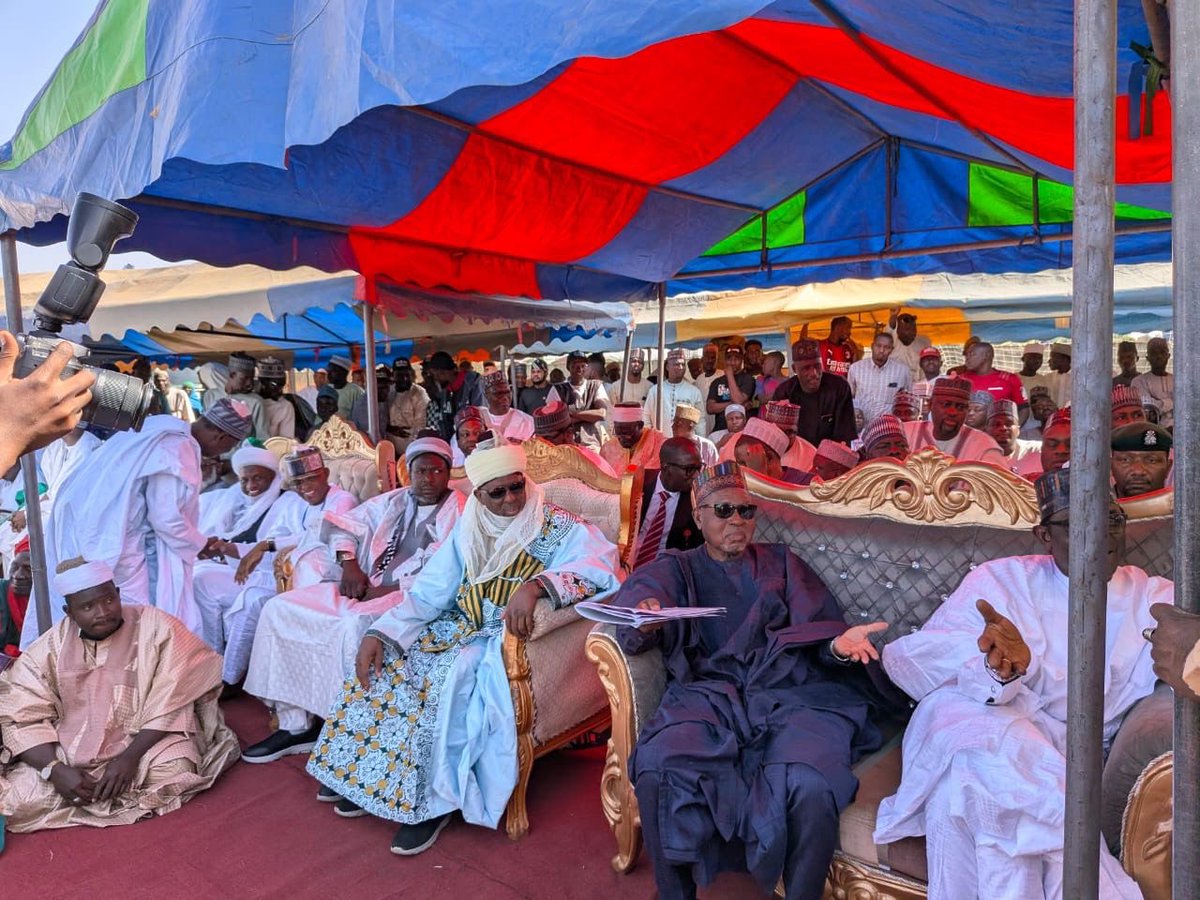 ArewaTwiter's tweet photo. Governor Uba Sani @ubasanius is currently serving as the Special Guest of Honour at the Alhaji Ibrahim Masari’s Foundation Cash Empowerment Programme in Masari, Katsina State.

The Governor is participating alongside the APC National Chairman and other governors to support Alhaji Ibrahim Masari, the Senior Special Assistant to the President on Political and Other Matters, in this impactful grassroots initiative.