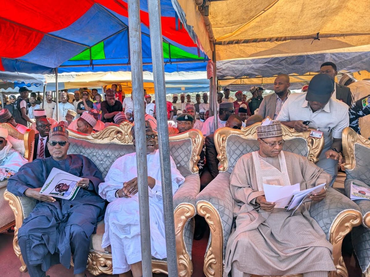 ArewaTwiter's tweet photo. Governor Uba Sani @ubasanius is currently serving as the Special Guest of Honour at the Alhaji Ibrahim Masari’s Foundation Cash Empowerment Programme in Masari, Katsina State.

The Governor is participating alongside the APC National Chairman and other governors to support Alhaji Ibrahim Masari, the Senior Special Assistant to the President on Political and Other Matters, in this impactful grassroots initiative.