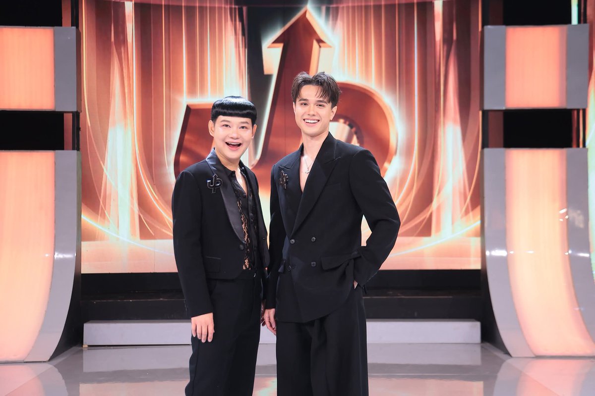 FCMikeyMike's tweet photo. @mikepanitan_072 ส่งท้ายก่อนพบกันในรายการด้วย 2 พิธีกรสุดน่ารัก "นุ้ย &amp; ไมกี้" แล้วมาพูดคุยผ่าน #TheUpgradeFinal กันนะทุกคน
.
.
.
#THEUPGRADEPresentedbyDAPlasticSurgery
#WorkPoint23 #winwinprplus 
#TeamCoachBoy #TeamCoachNat #TeamCoachMatoom
#นุ้ยธนวัฒน์ #ไมกี้ปณิธาน
Cr.@TheUpgradeTH https://t.co/aDVJRVUboG