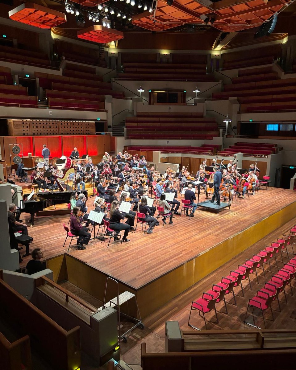 Looking forward to our third and last concert today in Utrecht😊 with the great @residorkest and <a href="/cellojuliahagen/">Julia Hagen</a>!!