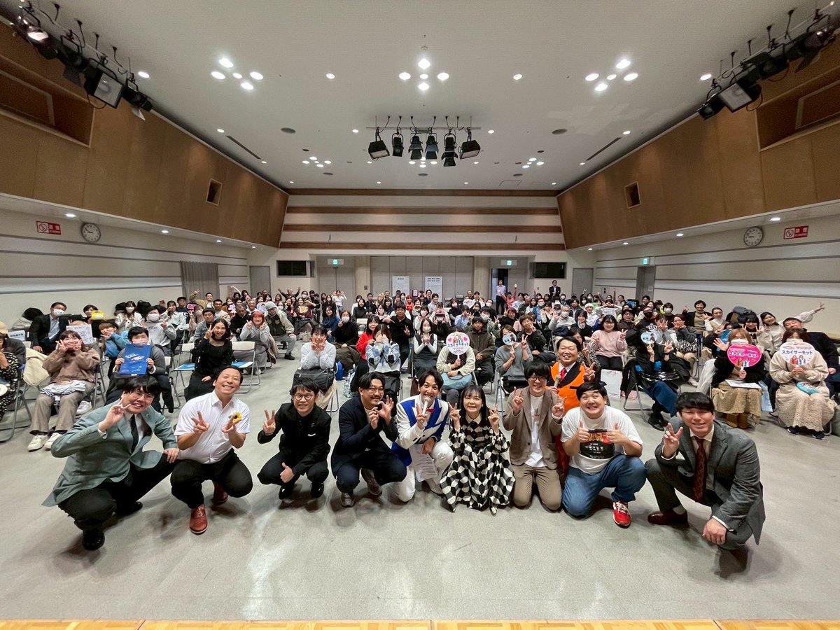 goofyuma's tweet photo. ライブ無事終わりました！
来てくれたお客様、囲んでくれた芸人さん、スタッフの皆様本当にありがとうございました！
MATSUさんもコメントと花送ってくれました！
皆さんの愛を感じれて本当に最高でした！
これからもマツラジを、そしてスカイサーキットをよろしくお願いします！！

#マツラジ https://t.co/FWVcPYR0ym