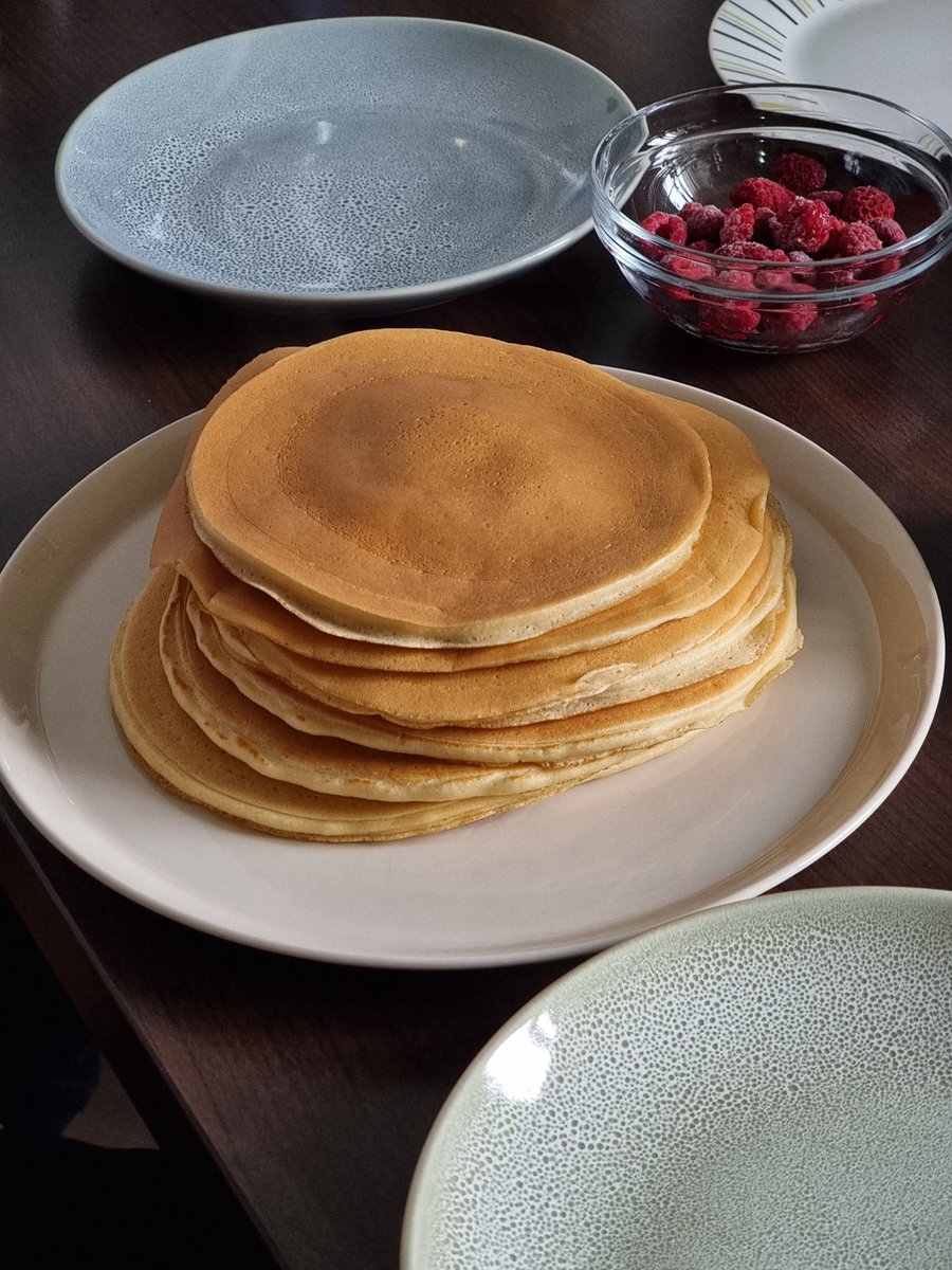 tiiyamisu's tweet photo. pancakes for my friends https://t.co/eWK2oidtUY